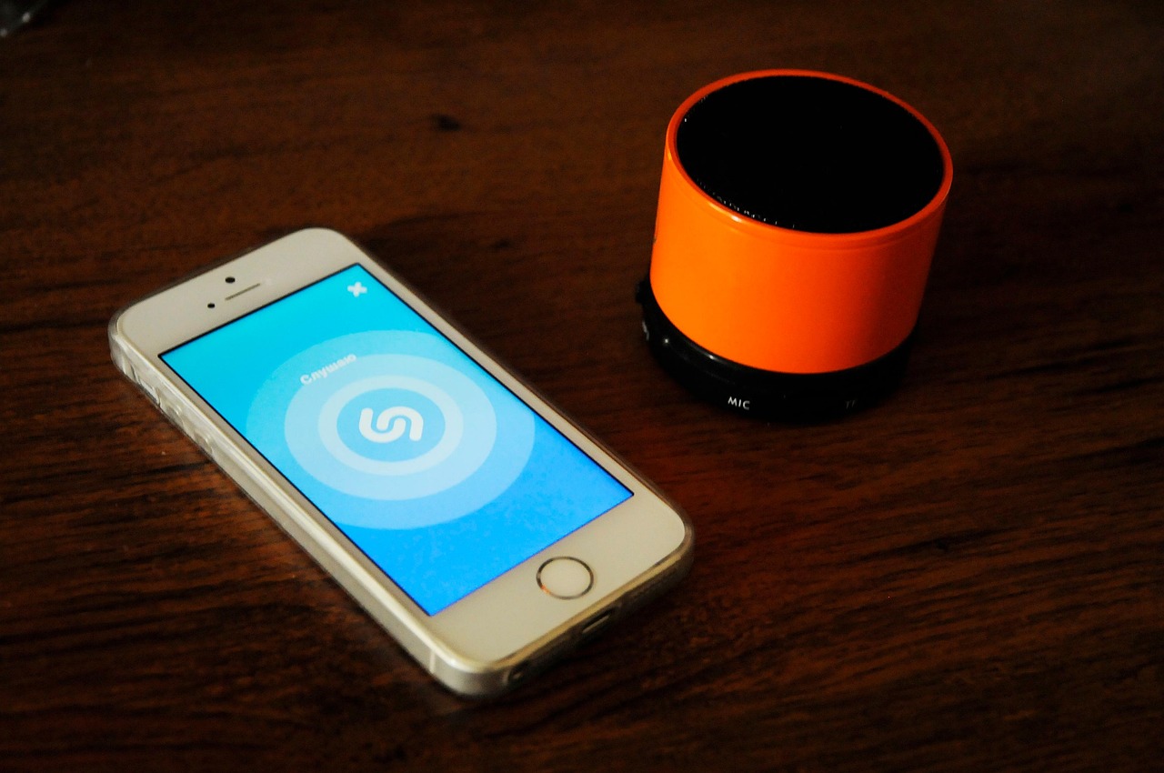 10 vantaggi dell'utilizzo di insegne luminose flessibili bluetooth